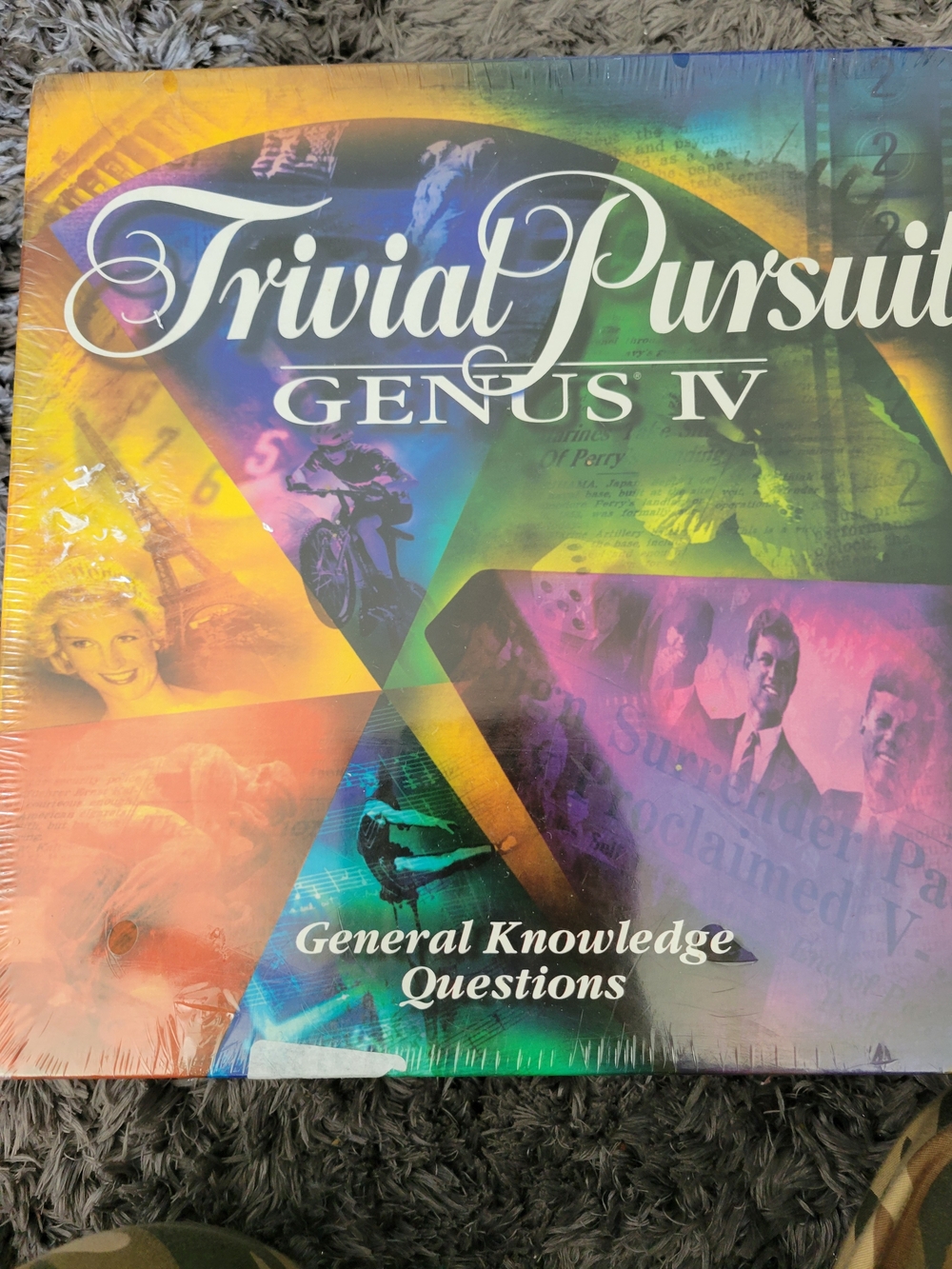 Trivial Pursuit Genus IV Board Game – Multicolor